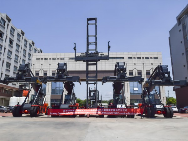 助力中亚港口建设——LTMG集装箱正面吊交付仪式